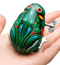 Children Classic Toy Metallic Wind Up with a Key Jumping Mini Frog Vintage Toy Clockwork Toys for Kids Early Educational Toys