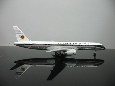 1:500 Avianca  Colombia  Boeing 757-200  N321LF model plane