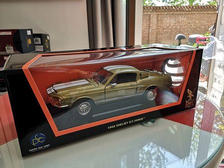 ROAD SIGNATURE cars 1:18 1964 Shelby cobra daytona coupe & Shelby GT-500KR Alloy collection car for children's Christmas gifts