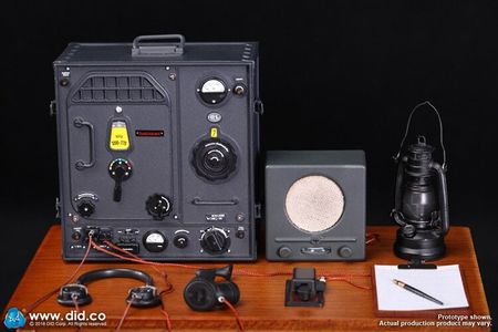 1/6 Scale DID D80133 World War II Military Communication Center Radio Division Toys