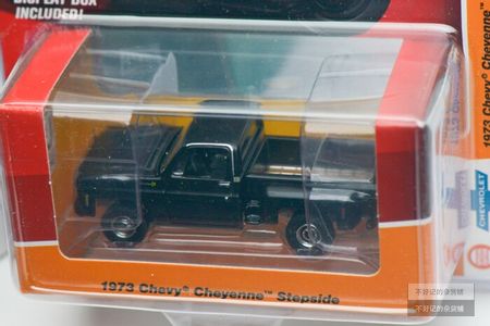 AUTO WORLD AW CARS 1/64 1973 Chevy Cheyenne Stepside  Chevy pickup Collector Edition Metal Diecast Model Cars Kids Toys Gift